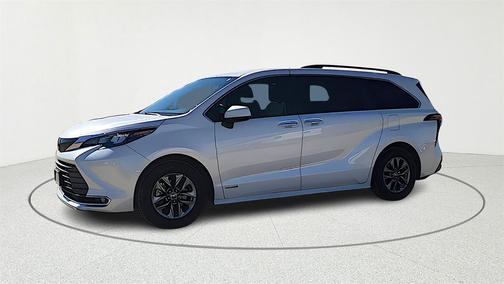 2021 Toyota Sienna XLE 8 Passenger