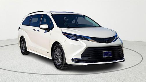 2021 Toyota Sienna XLE 8 Passenger