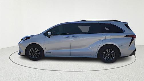 2021 Toyota Sienna XLE 8 Passenger