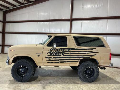 1986 Ford Bronco XLT 2D Utility 4WD