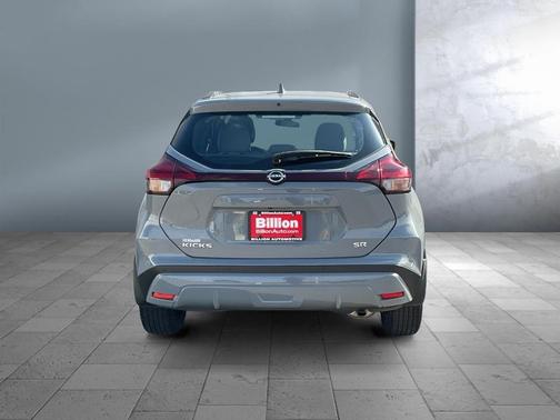 Boulder Gray Pearl 2023 Nissan Kicks SR