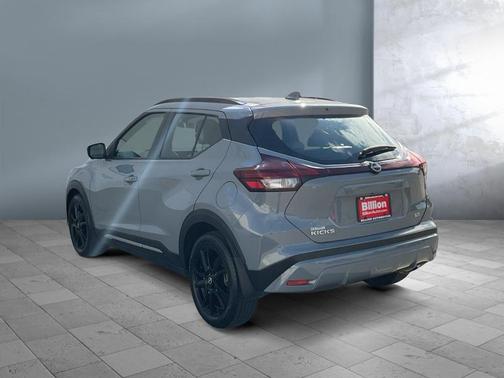 Boulder Gray Pearl 2023 Nissan Kicks SR