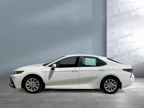 Ice Cap 2023 Toyota Camry SE