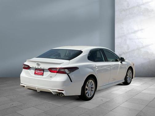 Ice Cap 2023 Toyota Camry SE