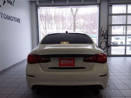 2015 INFINITI Q70L 4dr Sdn V8 AWD