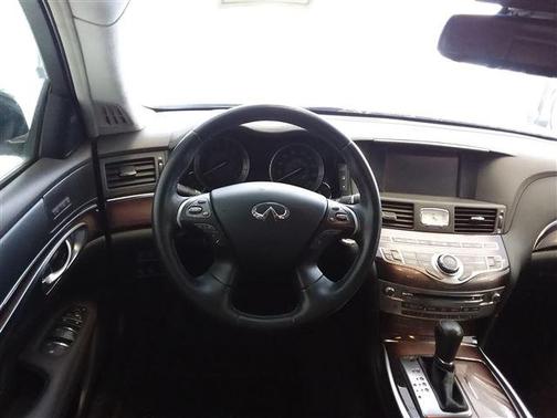 2015 INFINITI Q70L 4dr Sdn V8 AWD