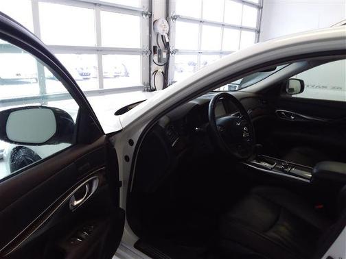 2015 INFINITI Q70L 4dr Sdn V8 AWD