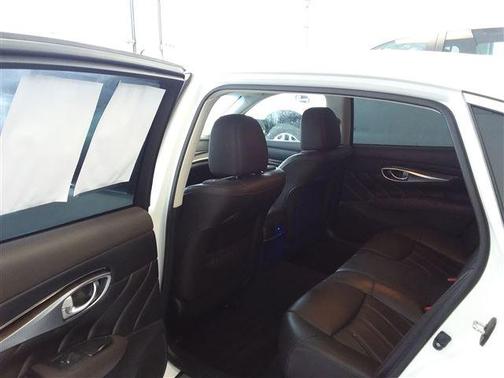 2015 INFINITI Q70L 4dr Sdn V8 AWD