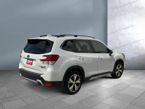 Crystal White Pearl 2021 Subaru Forester Touring