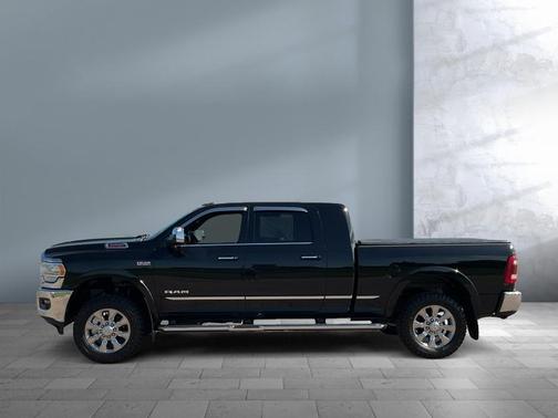 Diamond Black Crystal Pearlcoat 2021 RAM 3500 Limited Mega Cab 4x4 6'4' Box