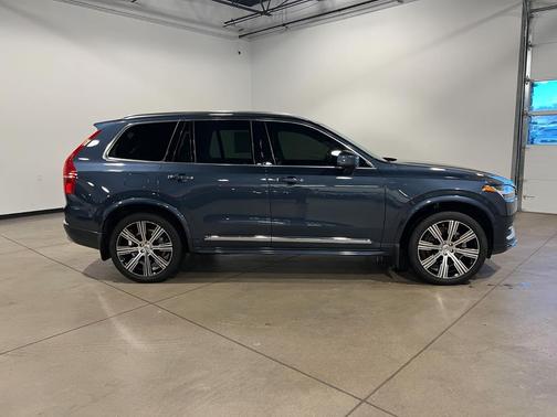 2022 Volvo XC90 T6 Inscription