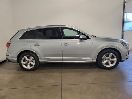 2024 Audi Q7 45 Premium Plus