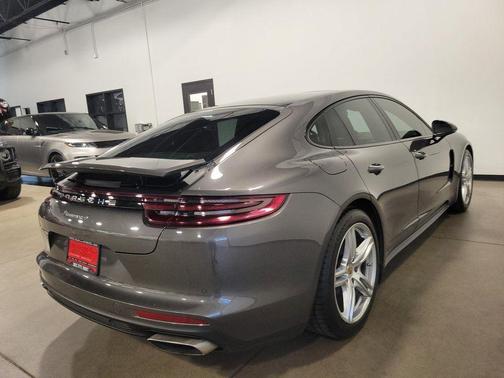 2018 Porsche Panamera 4