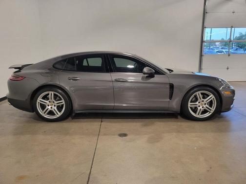 2018 Porsche Panamera 4