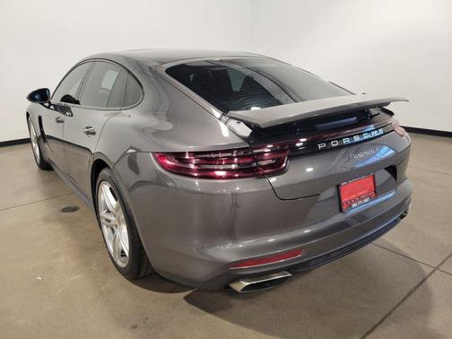 2018 Porsche Panamera 4