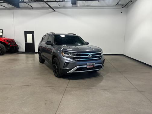Platinum Gray Metallic 2022 Volkswagen Atlas 3.6L SE w/Technology