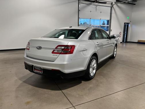 2015 Ford Taurus SE