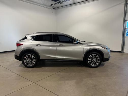 2018 INFINITI QX30 Premium