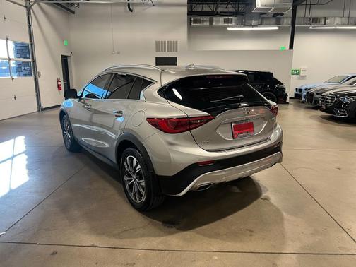 2018 INFINITI QX30 Premium