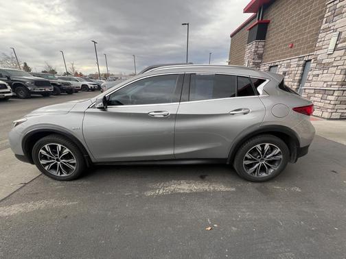 2018 INFINITI QX30 Premium