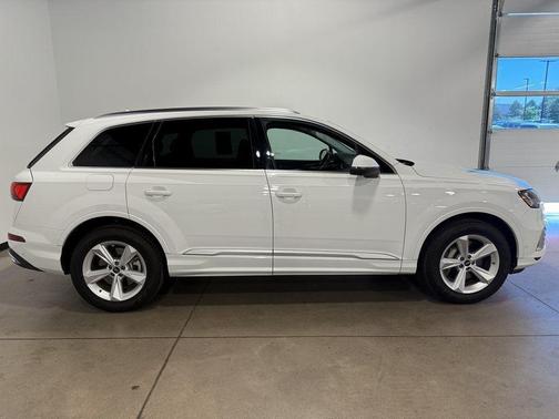 2024 Audi Q7 45 Premium Plus