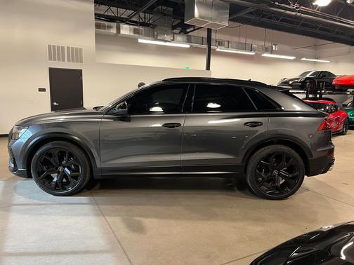 Daytona Gray Pearl Effect 2024 Audi RS Q8 4.0T