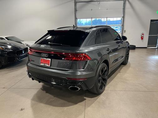 Daytona Gray Pearl Effect 2024 Audi RS Q8 4.0T