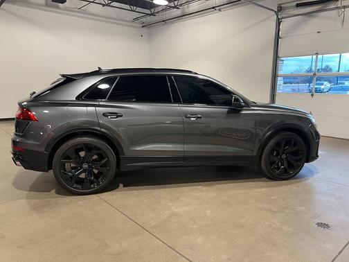 Daytona Gray Pearl Effect 2024 Audi RS Q8 4.0T