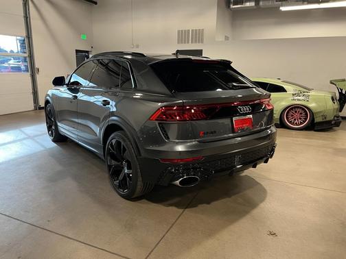 Daytona Gray Pearl Effect 2024 Audi RS Q8 4.0T