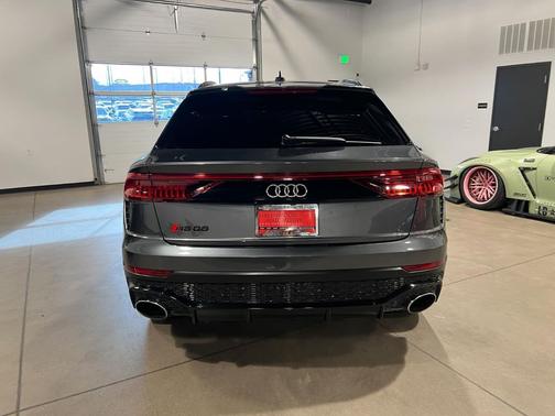 Daytona Gray Pearl Effect 2024 Audi RS Q8 4.0T