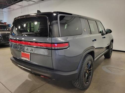 2025 Rivian R1S Adventure