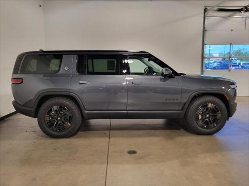 2025 Rivian R1S Adventure