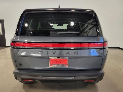 2025 Rivian R1S Adventure