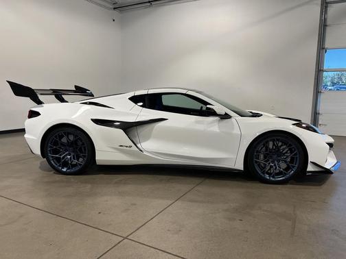 Arctic White 2026 Chevrolet Corvette ZR1