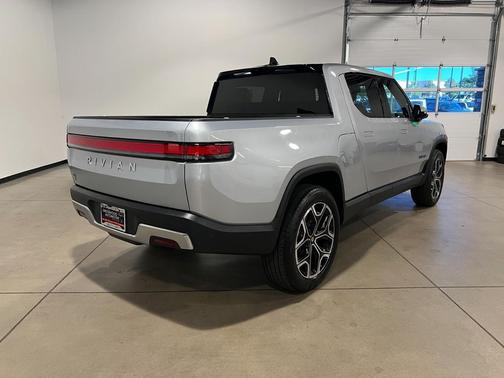 2025 Rivian R1T Adventure