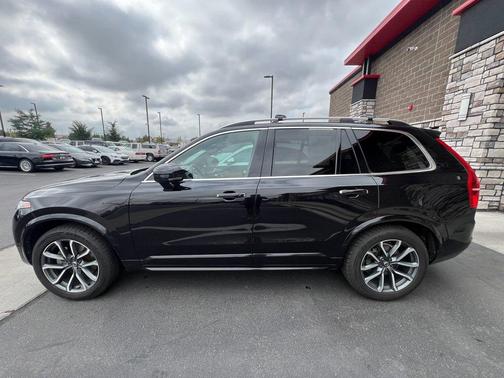 2018 Volvo XC90 T6 Momentum