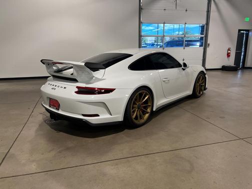 Carrara White Metallic 2018 Porsche 911 GT3