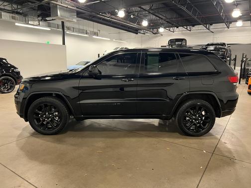 2022 Jeep Grand Cherokee Laredo