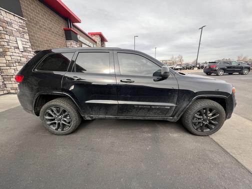 2022 Jeep Grand Cherokee Laredo