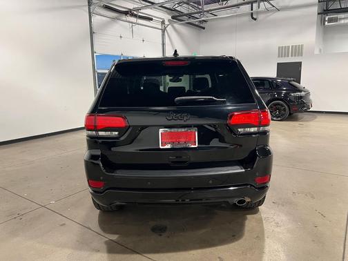 2022 Jeep Grand Cherokee Laredo