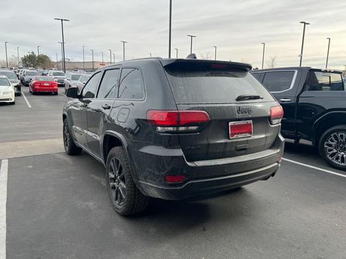 2022 Jeep Grand Cherokee Laredo