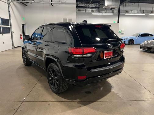 2022 Jeep Grand Cherokee Laredo