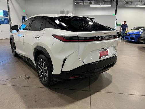 2025 Lexus RZ 450e Premium