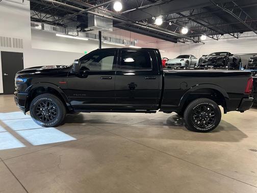 Diamond Black Crystal Pearlcoat 2025 RAM 2500 Limited Crew Cab 4x4 6'4' Box