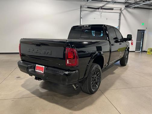 Diamond Black Crystal Pearlcoat 2025 RAM 2500 Limited Crew Cab 4x4 6'4' Box