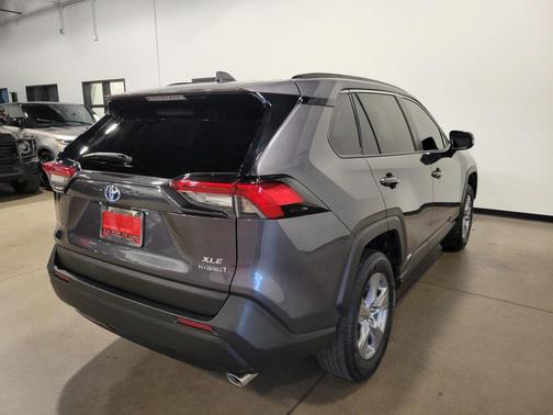 2022 Toyota RAV4 Hybrid XLE