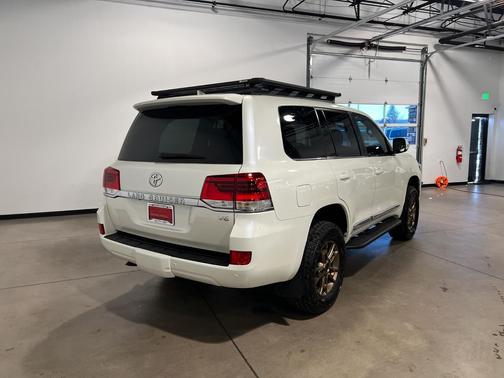 2020 Toyota Land Cruiser Base