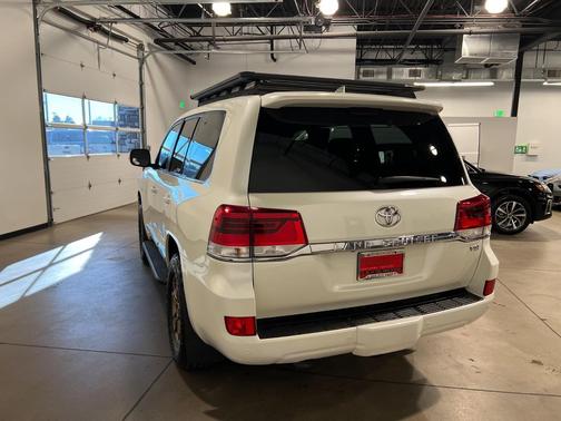 2020 Toyota Land Cruiser Base