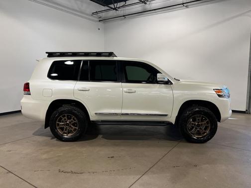 2020 Toyota Land Cruiser Base