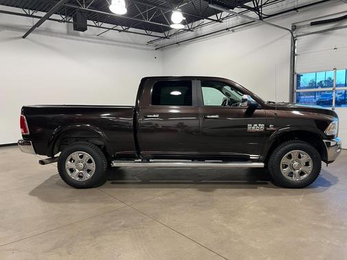 2017 RAM 2500 Laramie Crew Cab 4x4 6'4' Box